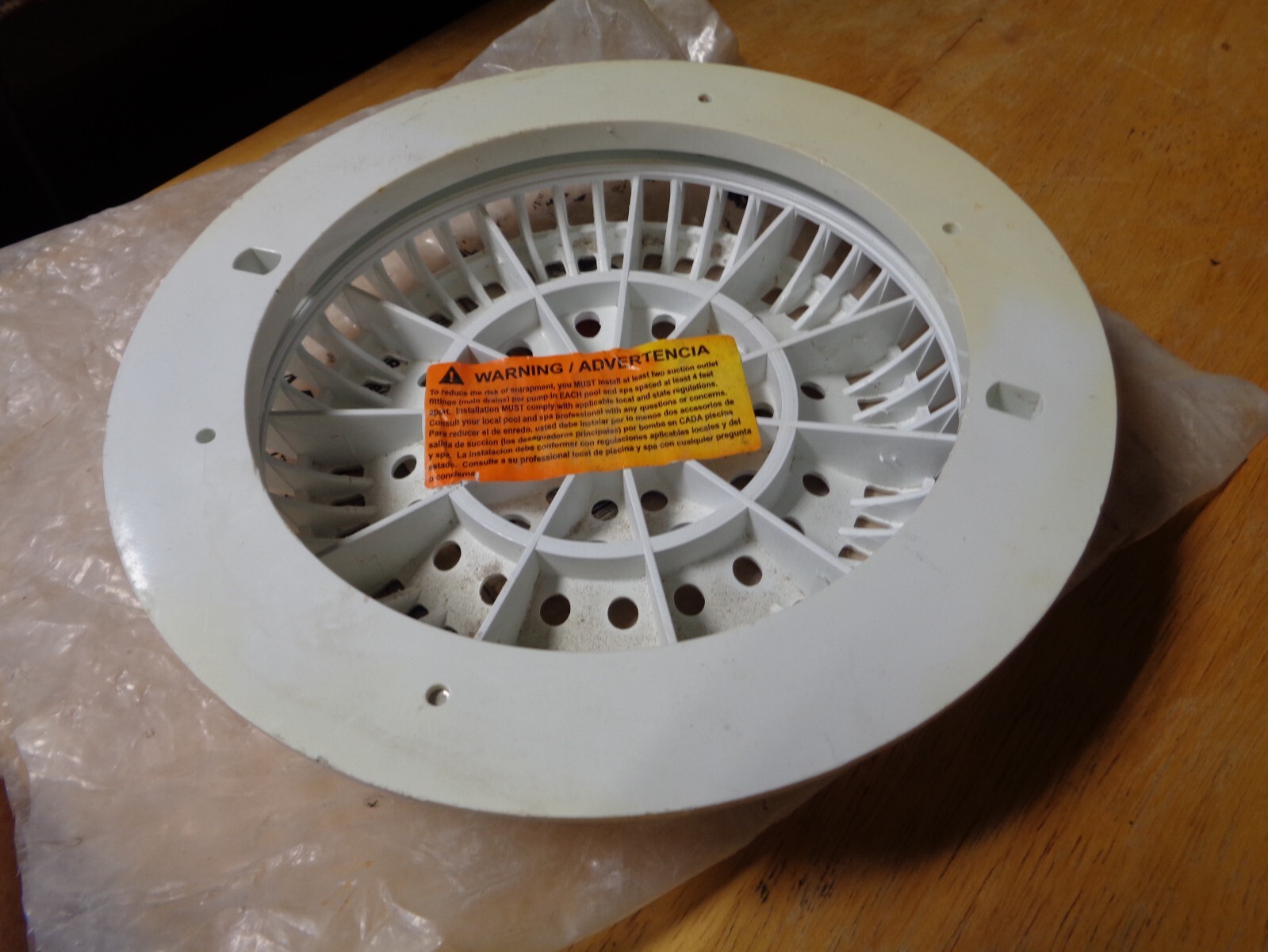 Custom Molded Products 25539-700-000 VGB 7 3/4&Prime; A/V Lid & Frame (White) Suction