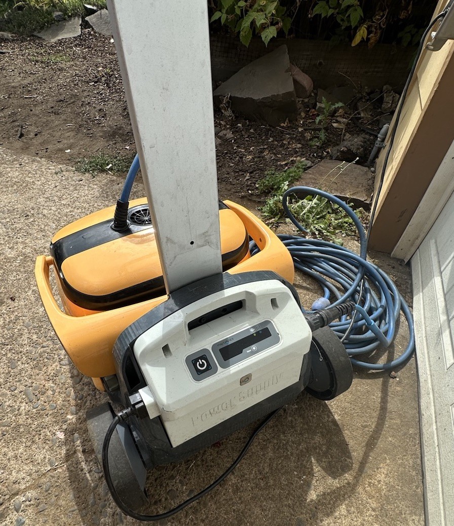 Dolphin Wave 60 Robotic Pool Cleaner for Commercial Pools (PARTS OR REPAIR)