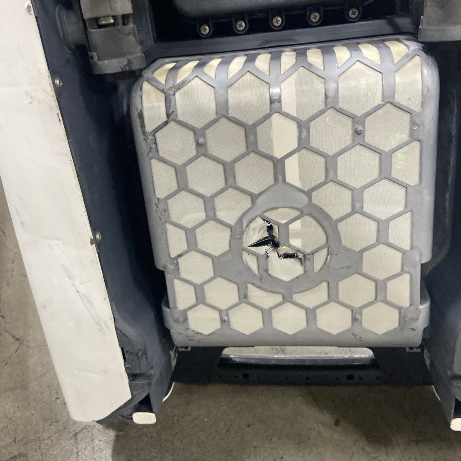 Betta SE Solar-Powered Robotic Automatic Pool Skimmer Cleaner with 24/7 Conti…