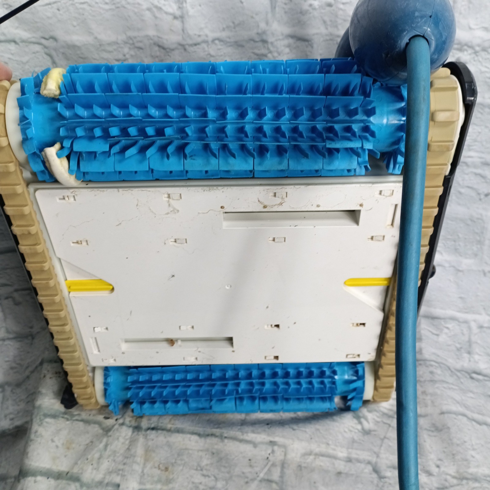Dolphin Nautilus CC Plus Maytronics Robotic Pool Cleaner Untested