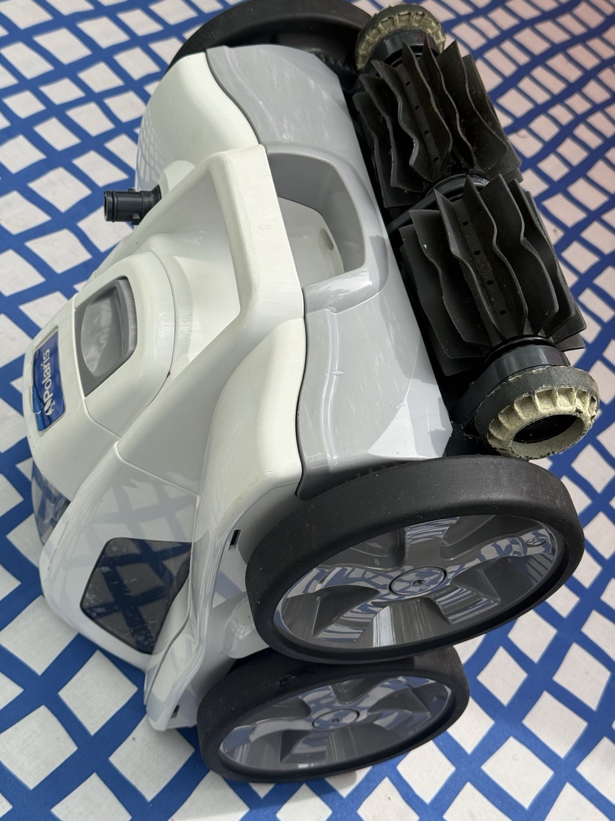 The Polaris Quattro P40 Pressure Side Pool Cleaner