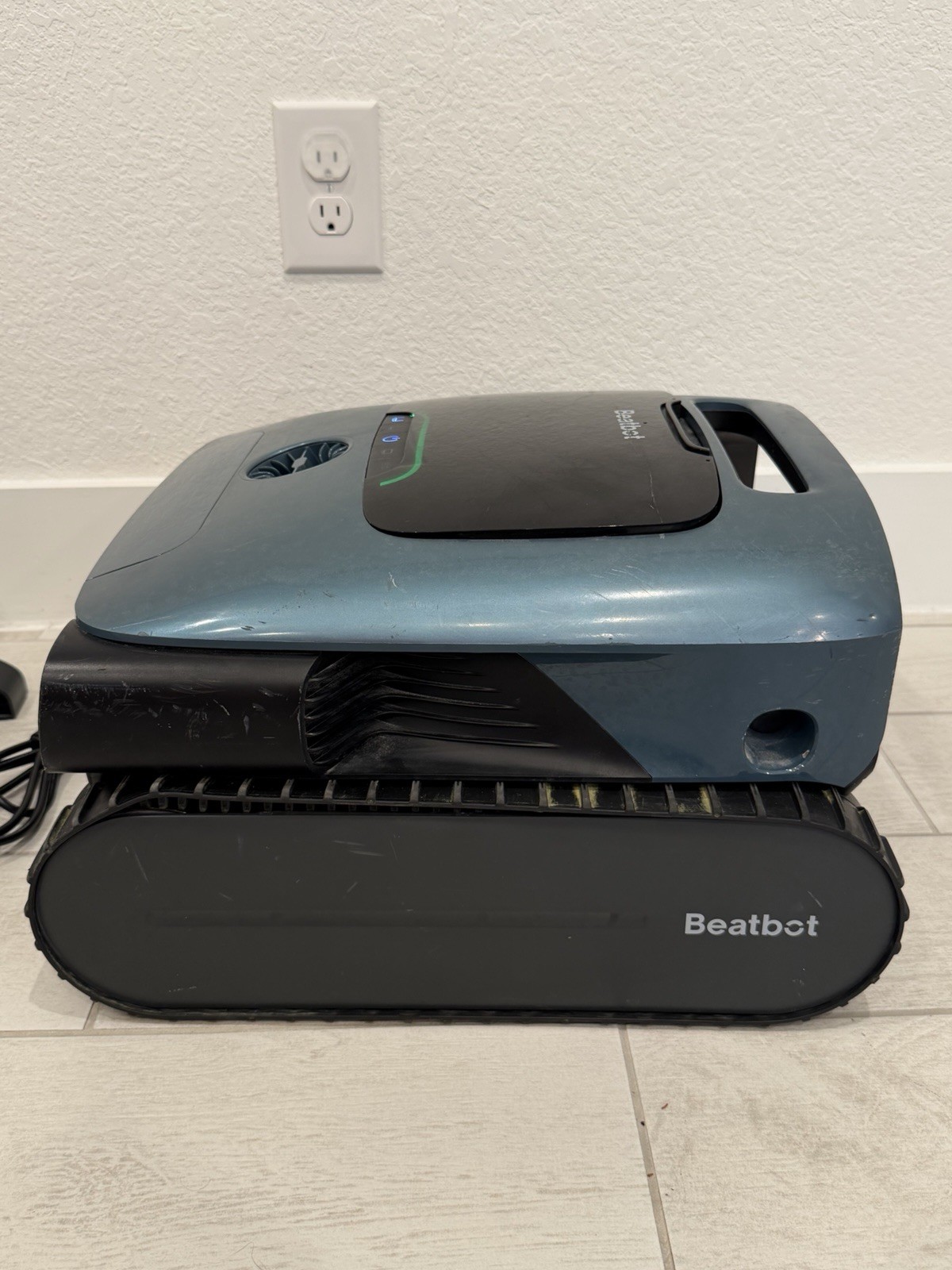 BEATBOT AQUASENSE PRO Robotic Pool Cleaner (UD2119861) w/ Charging Dock – Tested