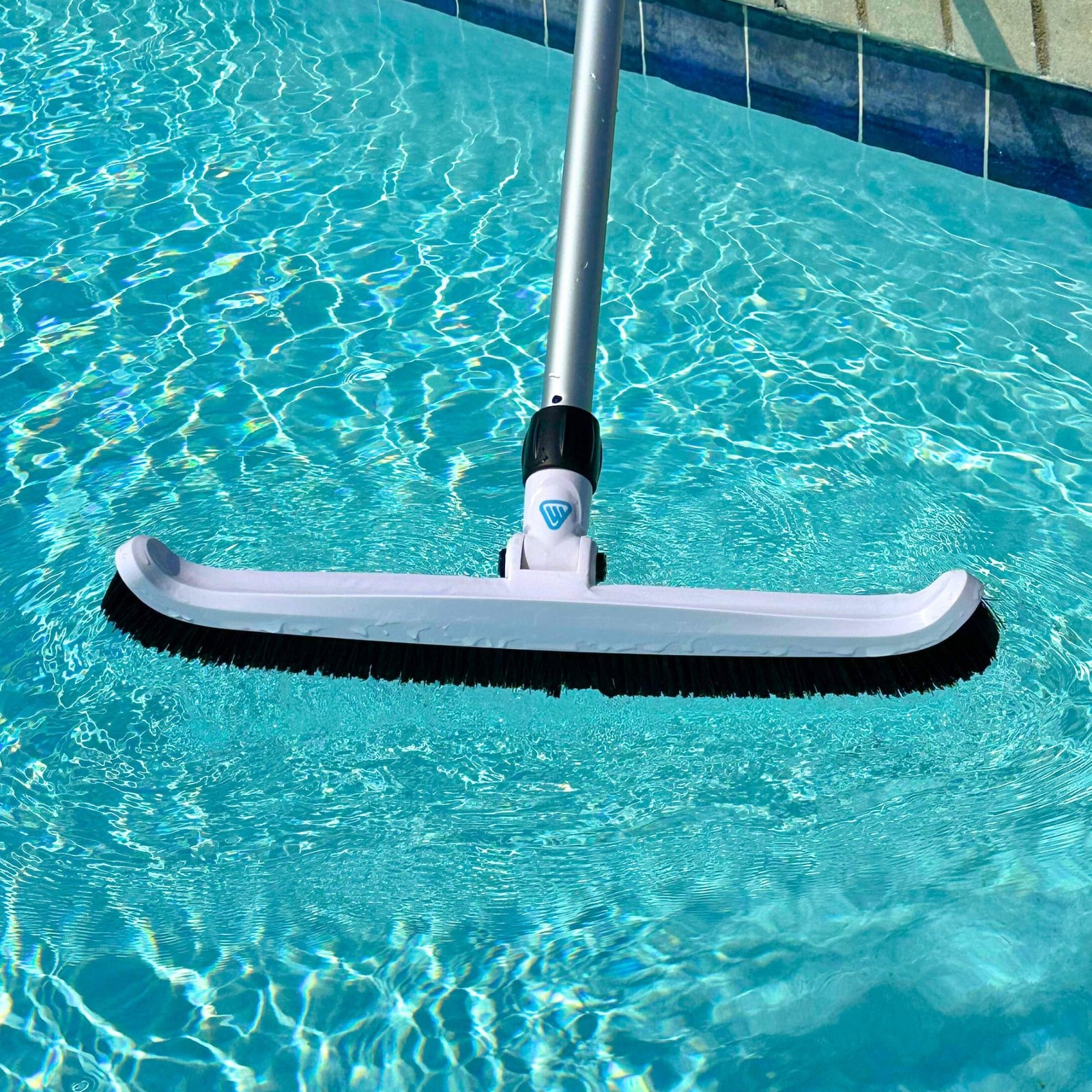 20 inch Pool Brush, Adjustable Multi-Angle Pool Wall Brush with Curved Edges …