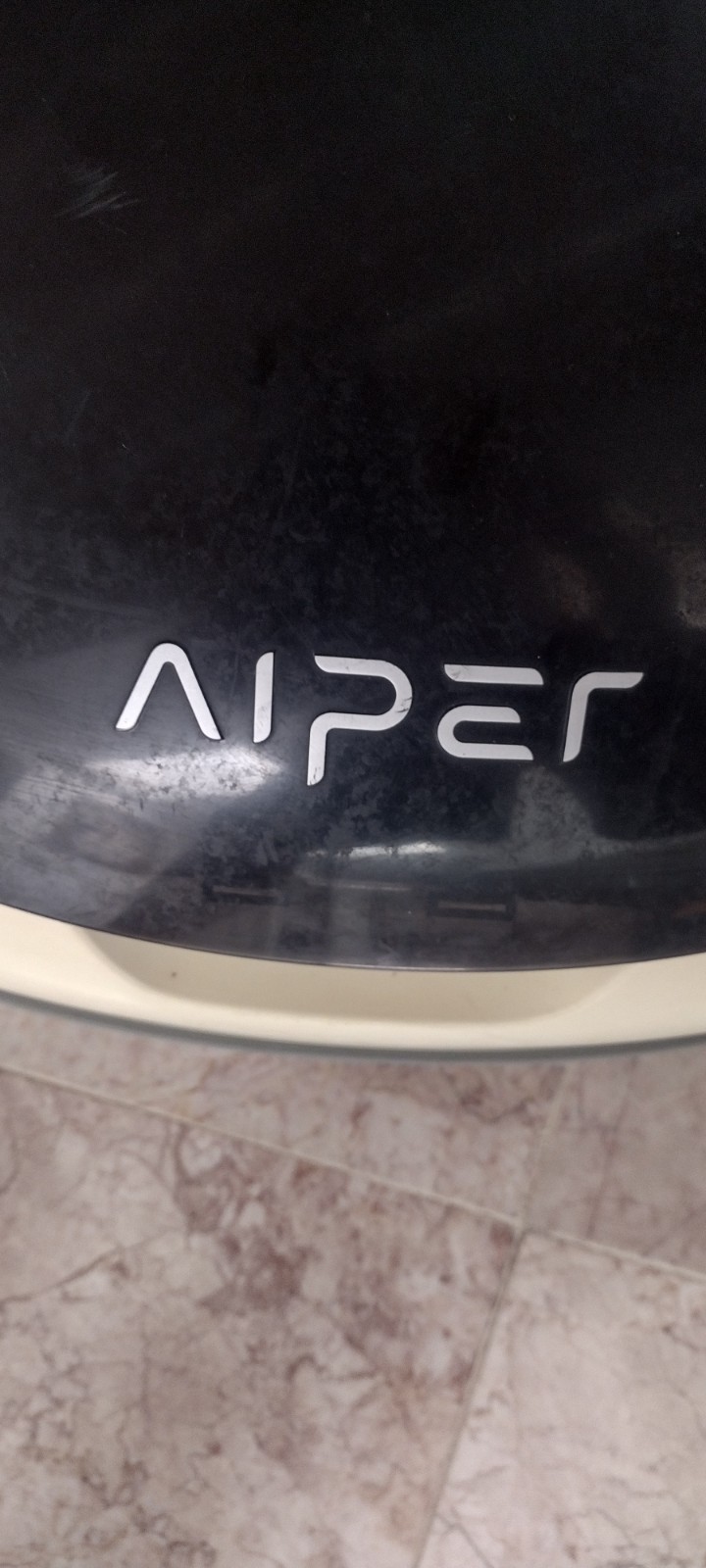 Aiper pool cleaning scuba L1 previously owned! Robot cleaner cordless! Wow!
