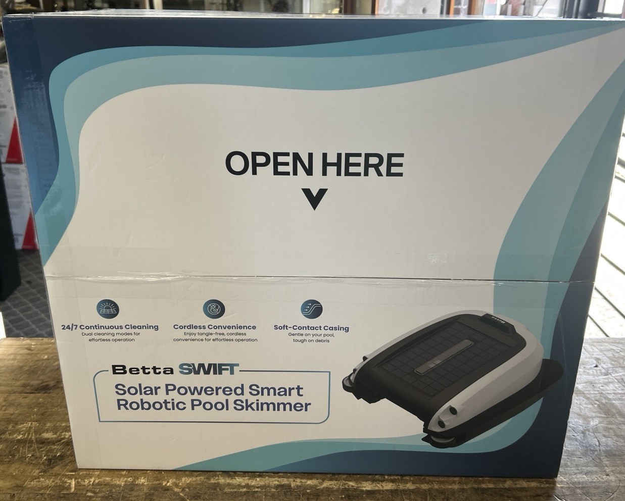 New Betta Swift Solar Powered Smart Robotic Pool Skimmer (FREE S&H)!