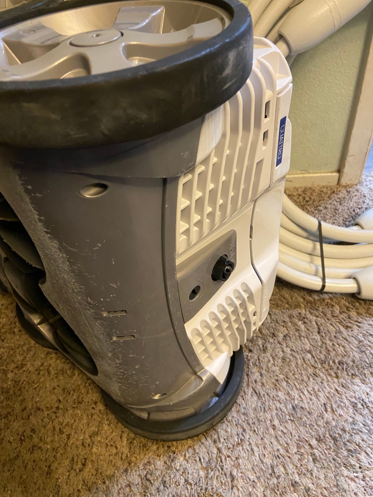 🍉 The Polaris Quattro P40 Pressure Side Pool Cleaner Vacuum (F40) powers on FL