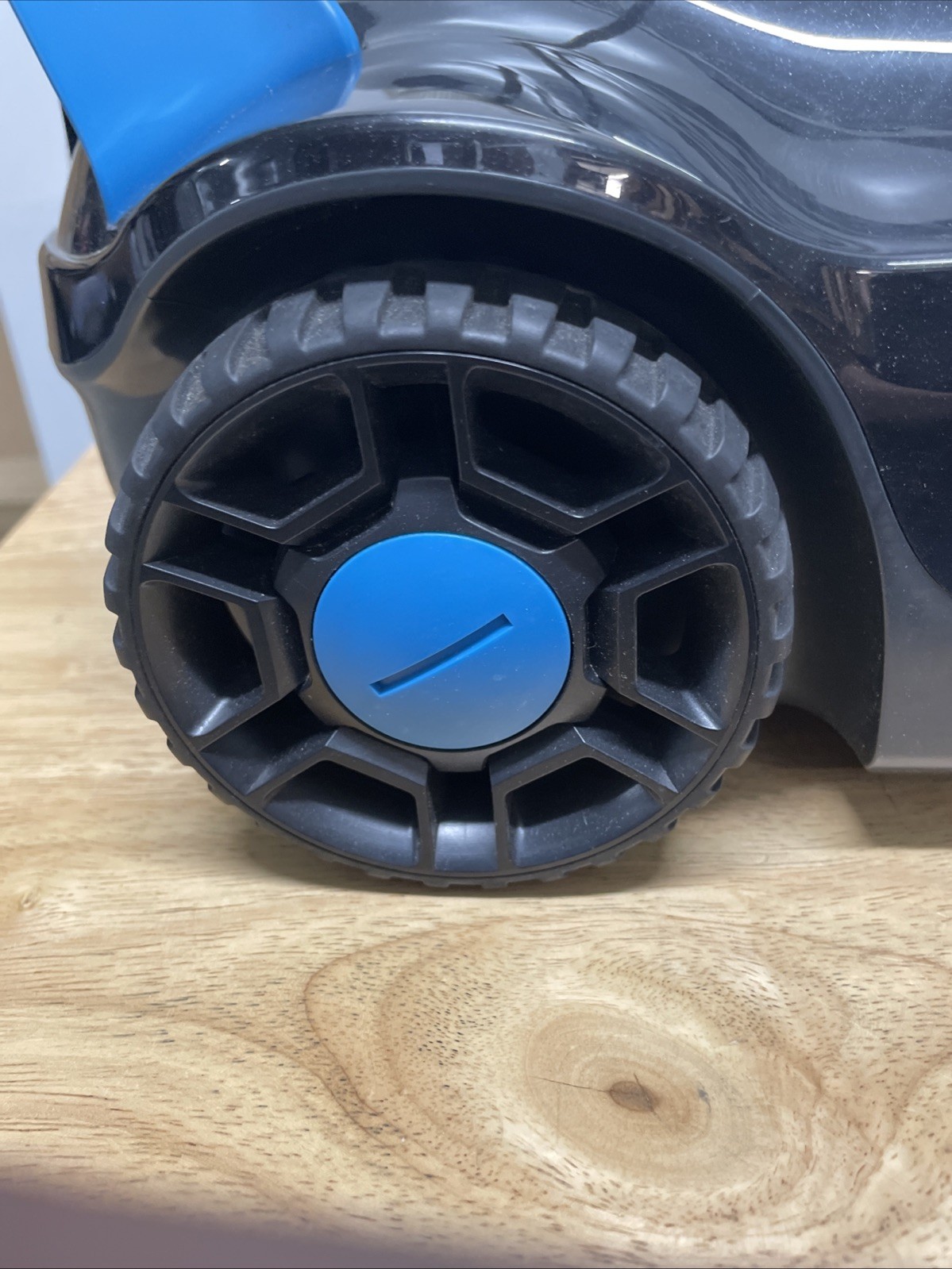 2024 New Upgraded Robotic Pool Vacuum, Cordless Robotic Pool Cleaner