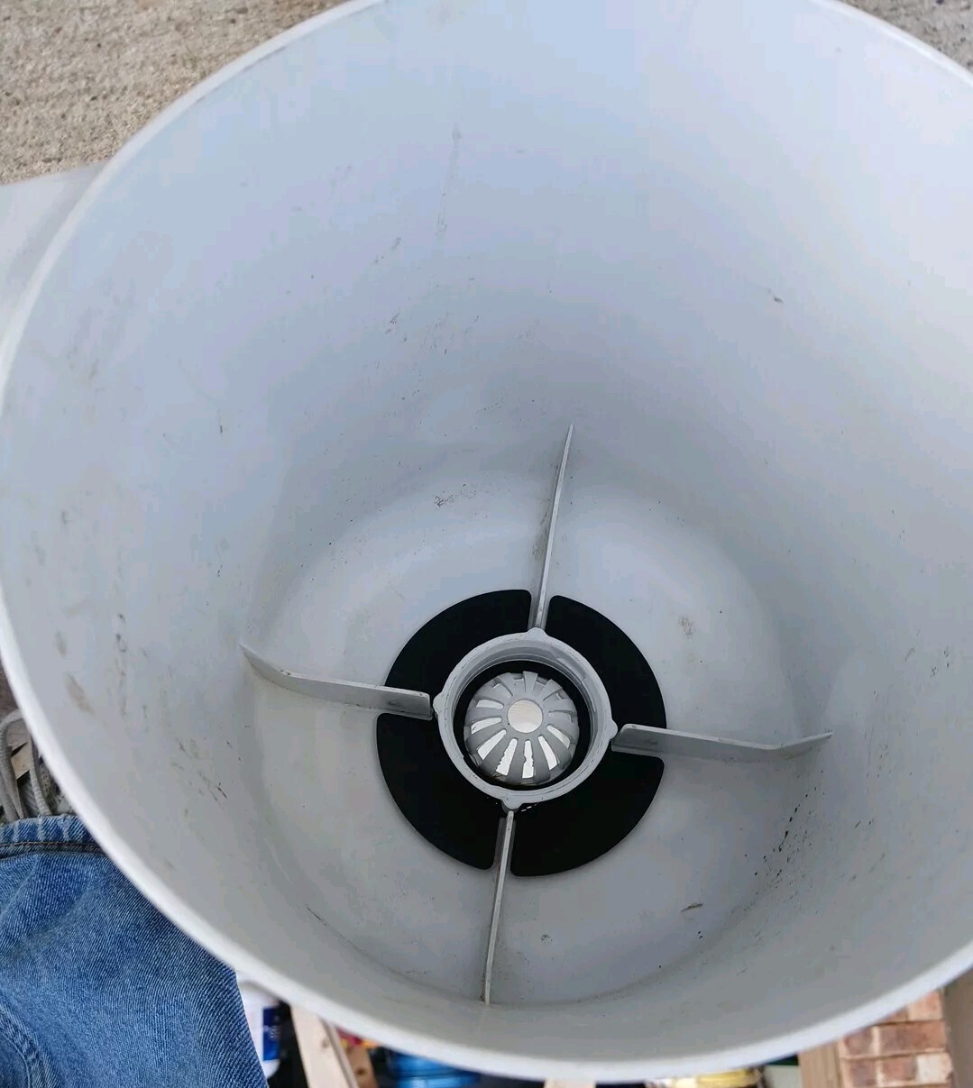 Deluxe Wall Mount Surface Skimmer Basket Pool Cleaner