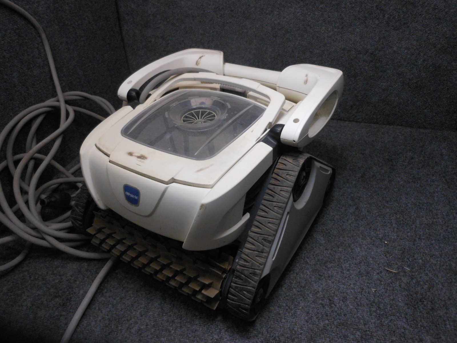 The Polaris Zodiac P825 Robotic Pool Cleaner EM2701