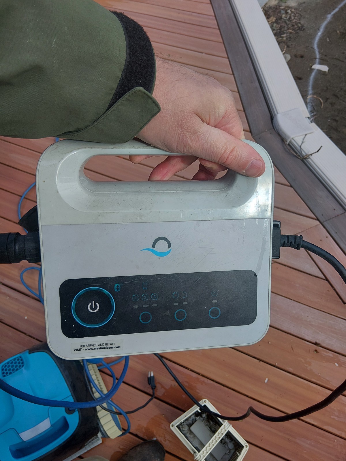 Dolphin Nautilus CC robotic pool cleaner 88886113-US