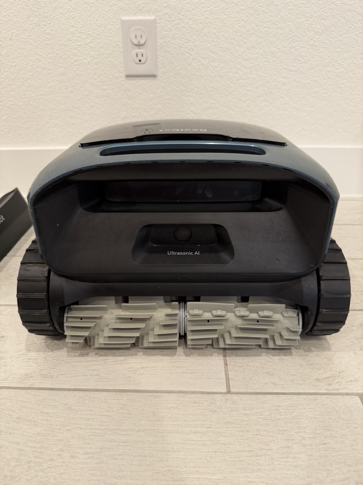 BEATBOT AQUASENSE PRO Robotic Pool Cleaner (UD2119861) w/ Charging Dock – Tested