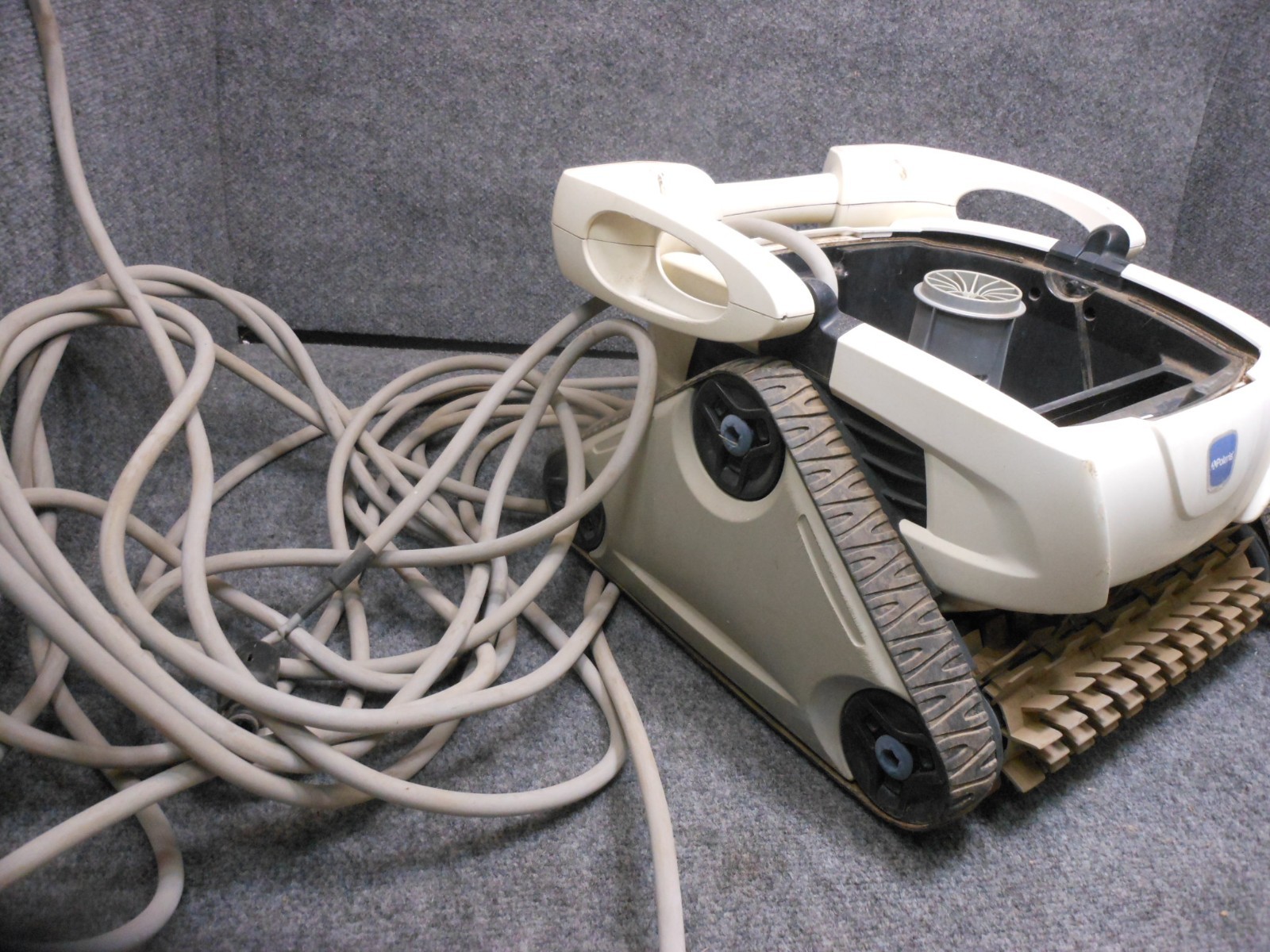 The Polaris Zodiac P825 Robotic Pool Cleaner EM2701