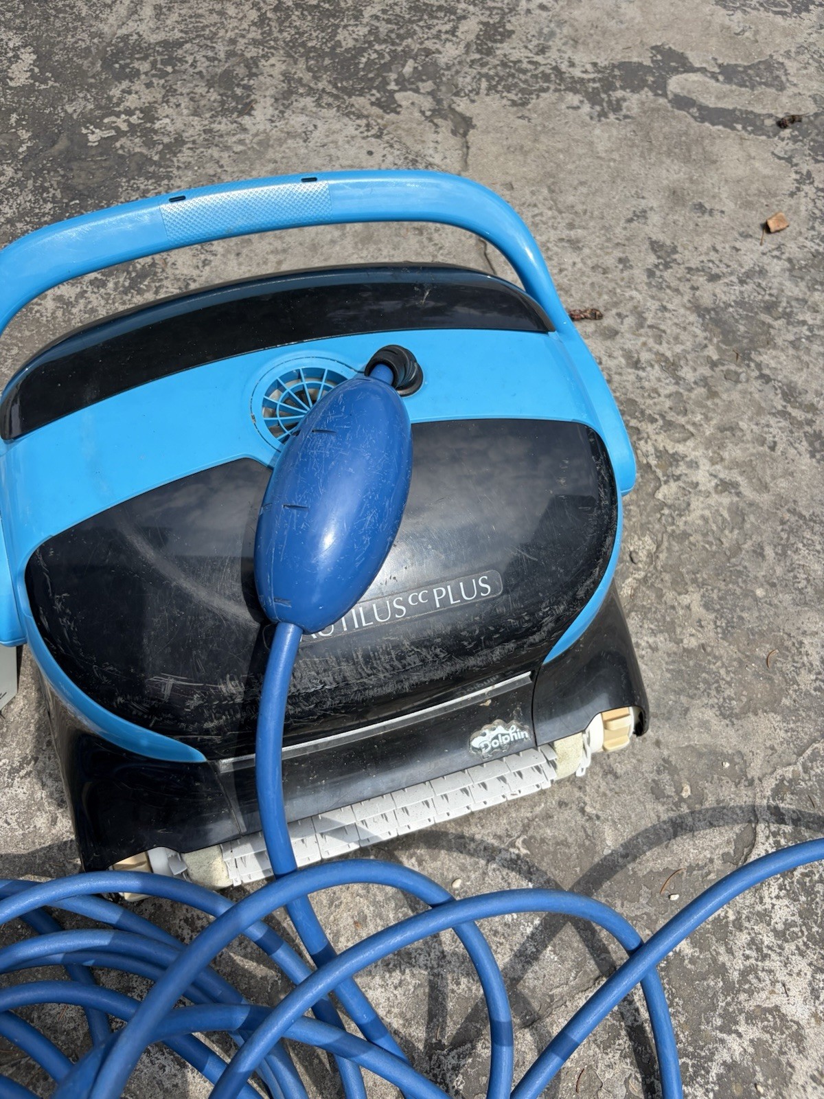 Dolphin Nautilus CC Robotic Pool Vacuum Cleaner – For Parts or Repair.