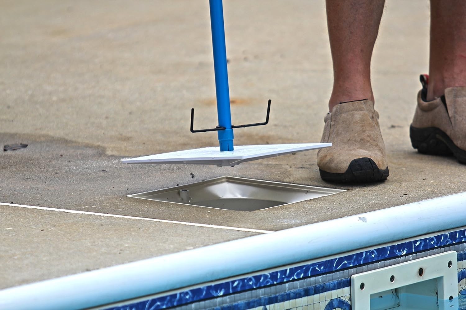 Lightweight Pool Skimmer Accessory