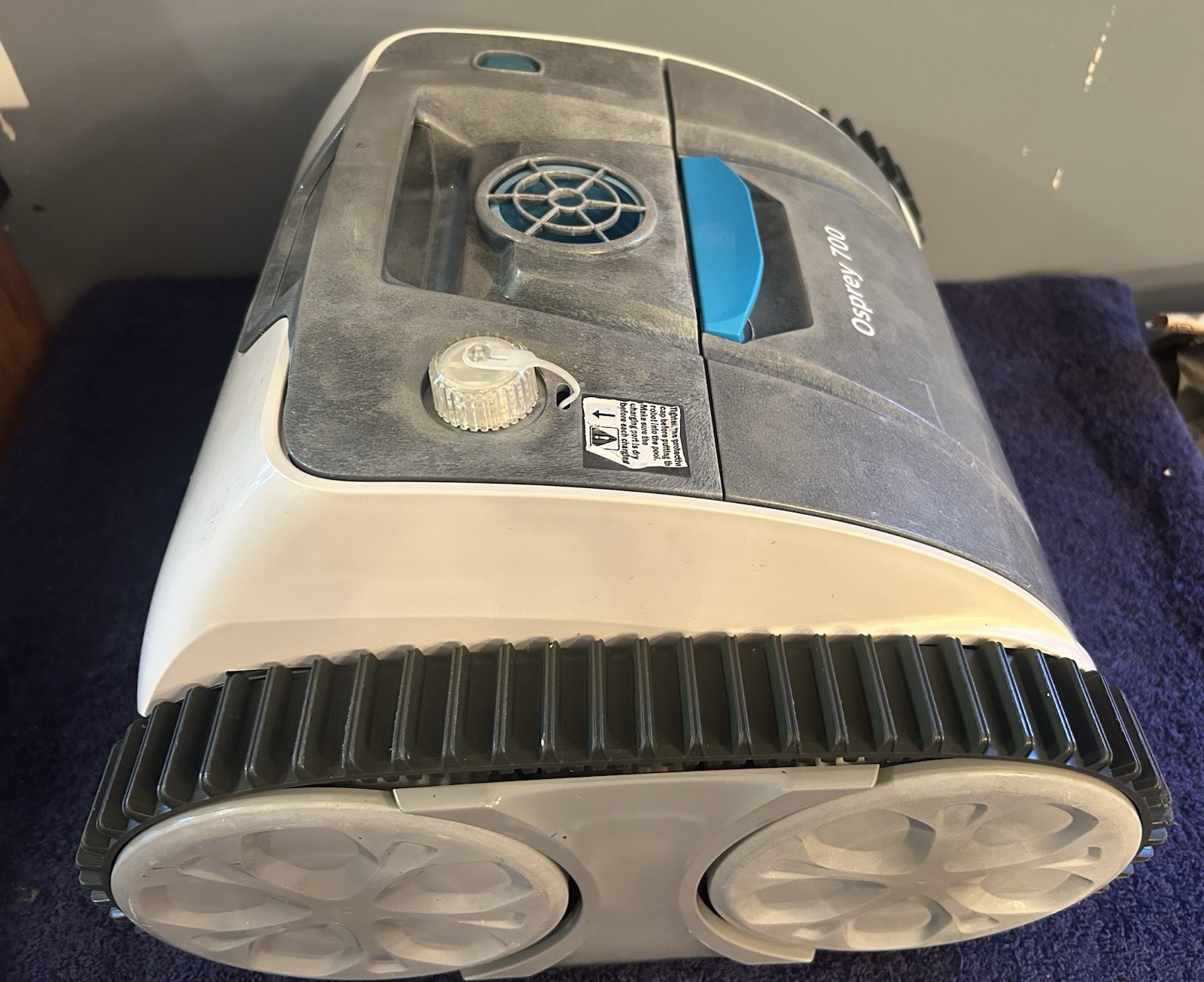 PARTS OR REPAIR WYBOT Robotic Pool Cleaner Osprey 700 Pro FOR PARTS / REPAIR !!