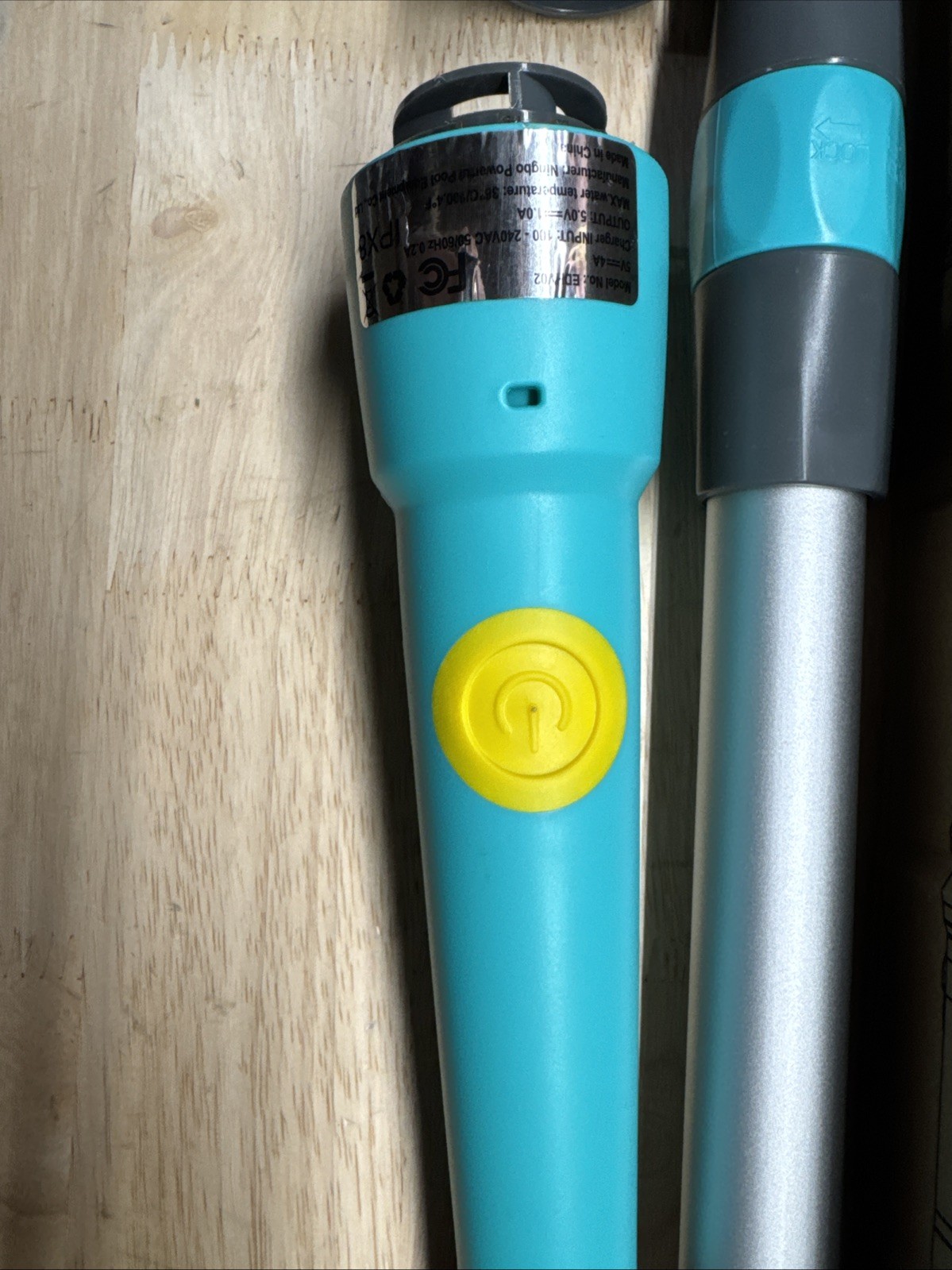 Handheld Pool Vacuum Cordless Rechargeable Pool Cleaner Extension Poles 5.2ft