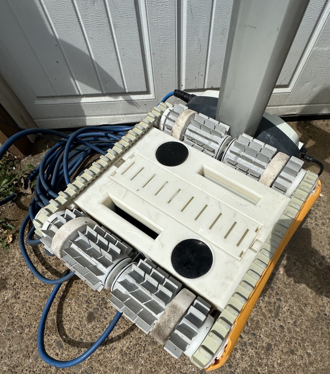Dolphin Wave 60 Robotic Pool Cleaner for Commercial Pools (PARTS OR REPAIR)