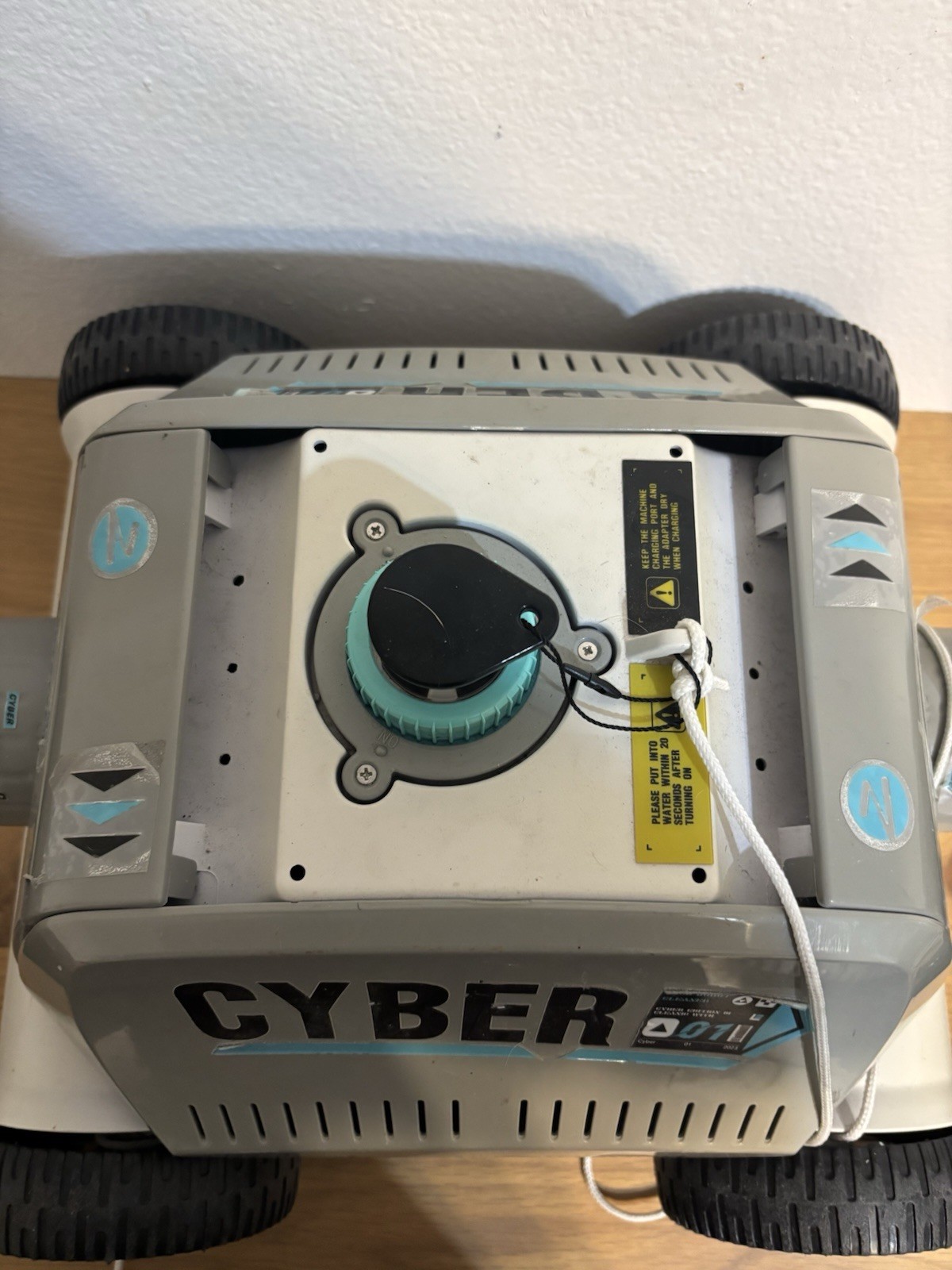 Ofuzzi CYBER Cordless Robotic Pool Cleaner Floor 3700 GPH 2.5Hr Gray/White
