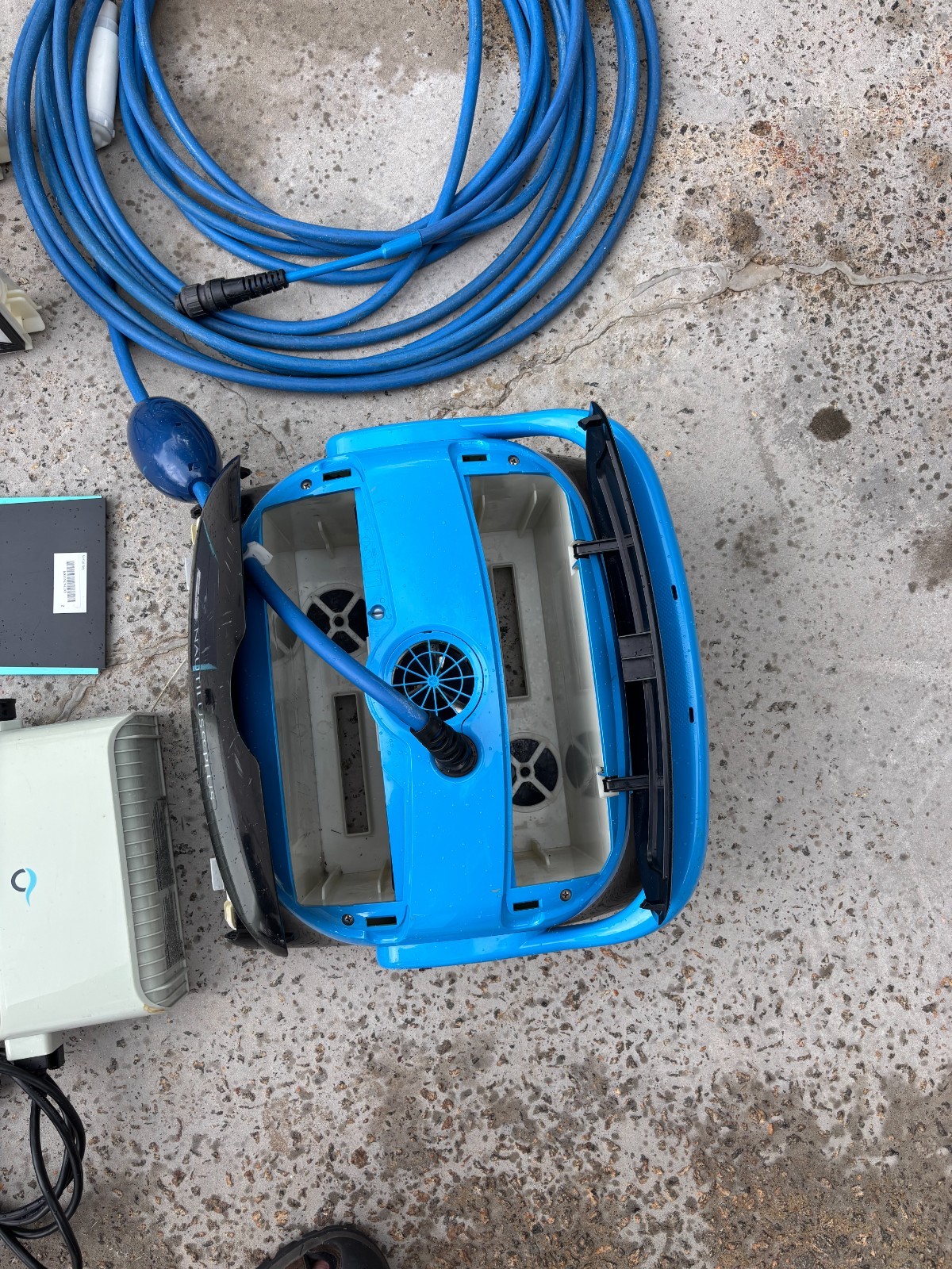 Dolphin Nautilus CC Plus Robotic Pool Vacuum Cleaner with Wi-Fi Pool Cleaning