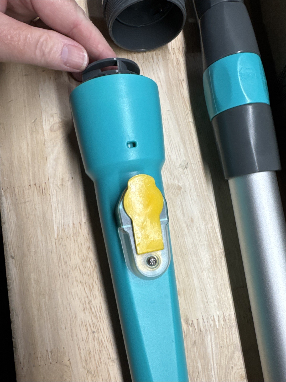 Handheld Pool Vacuum Cordless Rechargeable Pool Cleaner Extension Poles 5.2ft