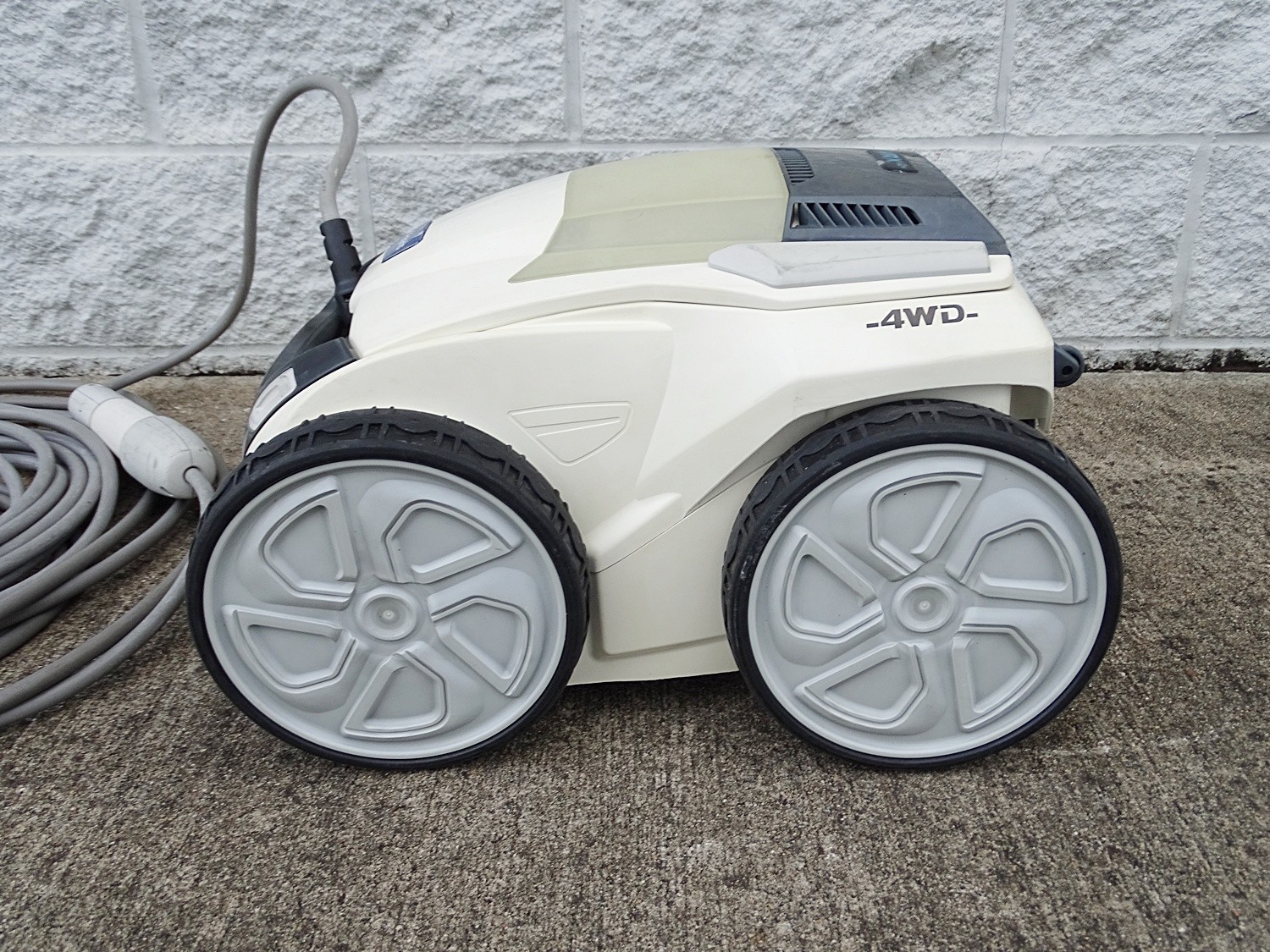 Polaris VRX iQ+ 4WD Robotic Pool Cleaner AS-IS, for parts