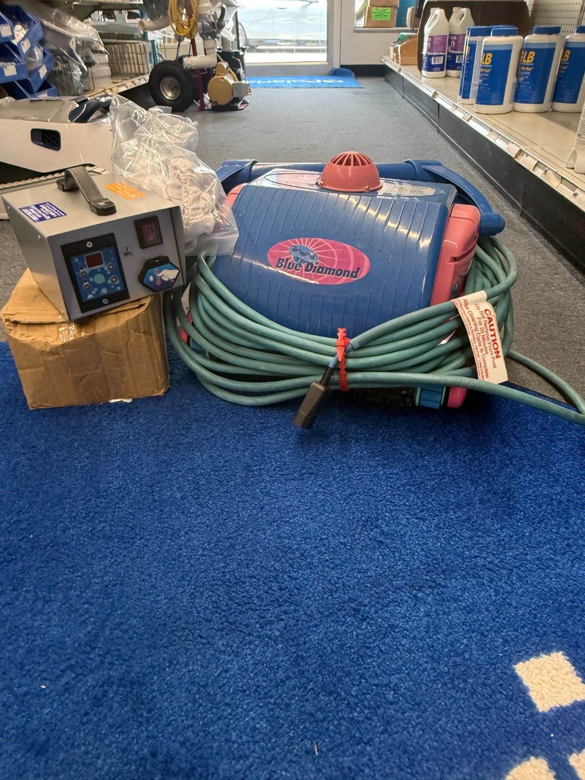 AQUABOT/ BLUE DIAMOND P/N: 2026018 ROBOTIC POOL CLEANER GOOD CONDITION ( USED )