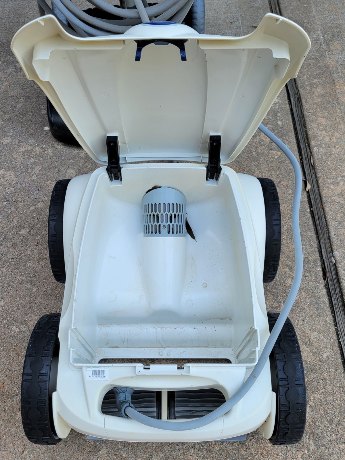 Polaris P955 Robotic Pool Cleaner/Caddy—For Parts Or Repair