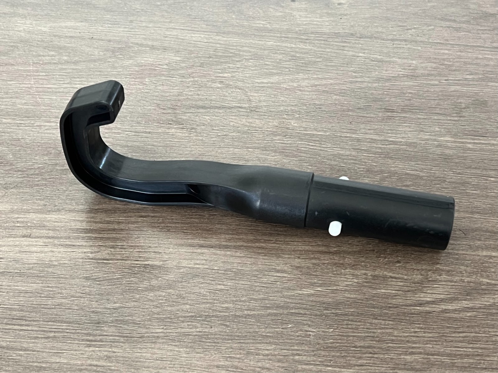 Pool Hook Tool for Robotic Pool Vacuum Cleaners Ensures Efficient Retrieval