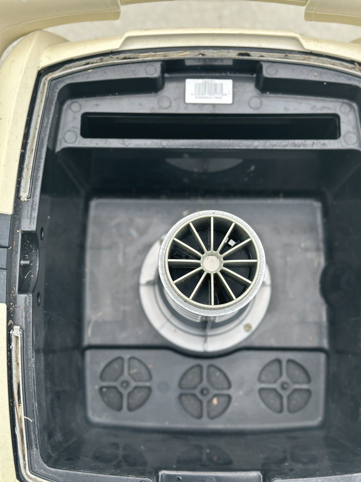 The Polaris Zodiac P825 Robotic Pool Cleaner (WR000044)