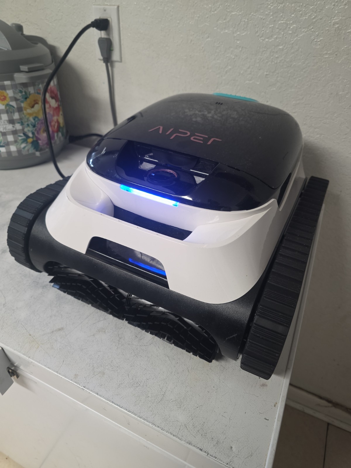 AIPER Scuba N1 Robotic Pool Vacuum Cleaner Cordless TESTED