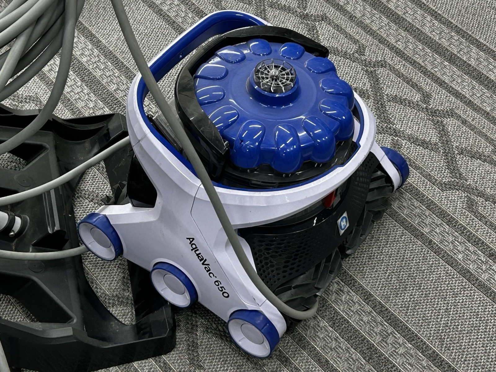 Hayward Aquavac 650 Robotic Cleaner 81048