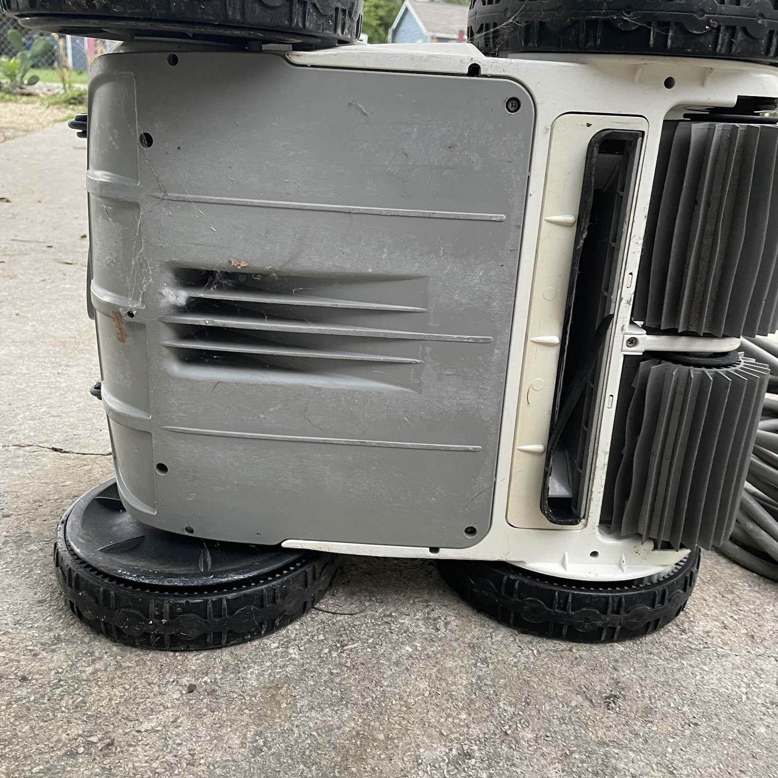 Polaris VRX iQ+ 4WD Robotic Pool Cleaner AS-IS