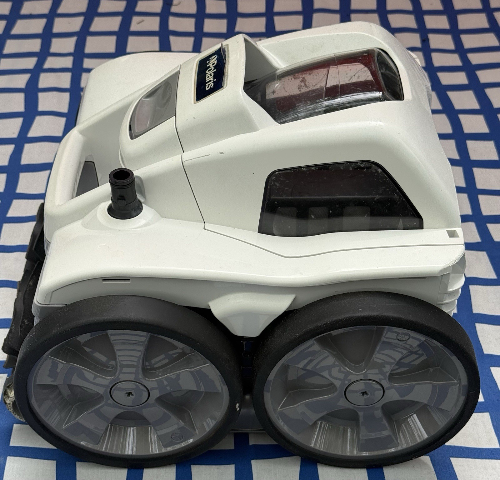 The Polaris Quattro P40 Pressure Side Pool Cleaner