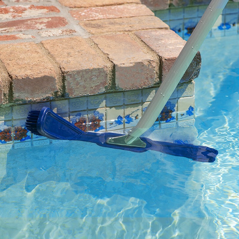 18&Prime; POLYPROPYLENE CLASSIC FLEXIBLE BODY POOL BRUSH (POOLMASTER – 20174)