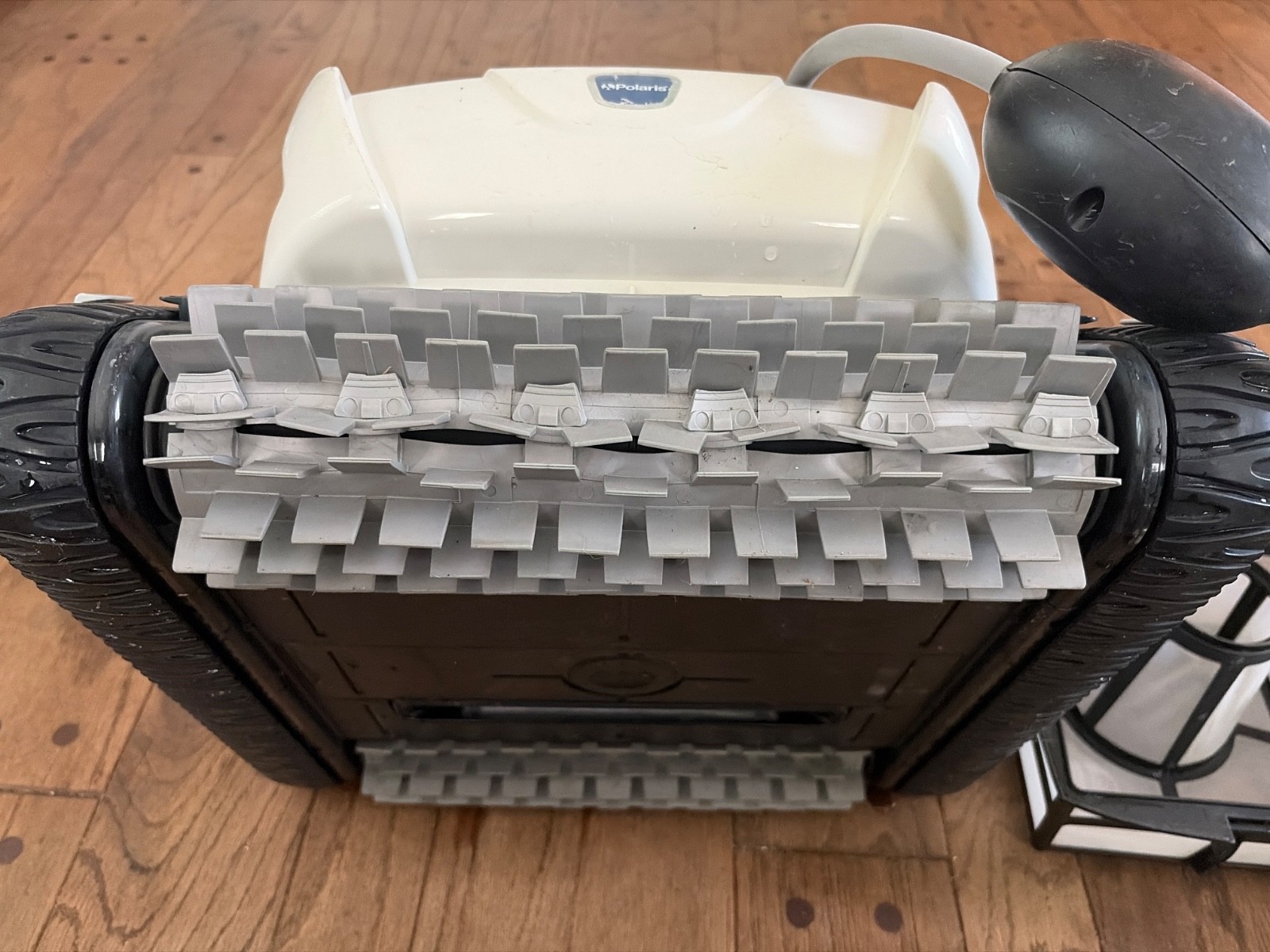 The Polaris Zodiac P825 Robotic Pool Cleaner EM2701