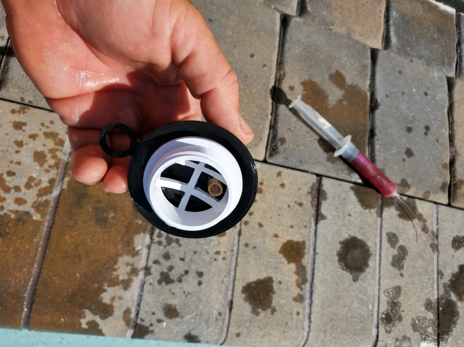 SWIMMING POOL LEAK VACUUM GRATE DYE TESTER – REMOVAL TOOL