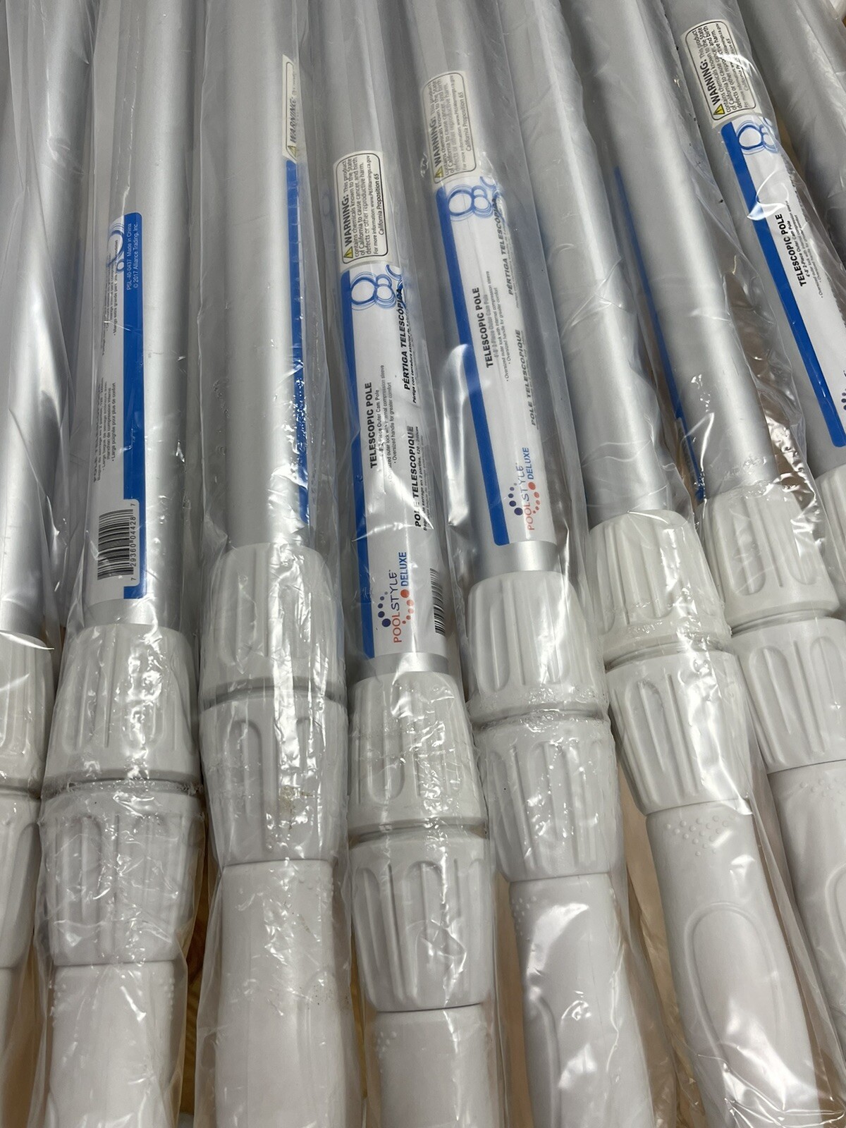 12 Pack of PoolStyle PS176 Deluxe Series 4&prime;-8&prime; Outer Lock Telescoping Poles