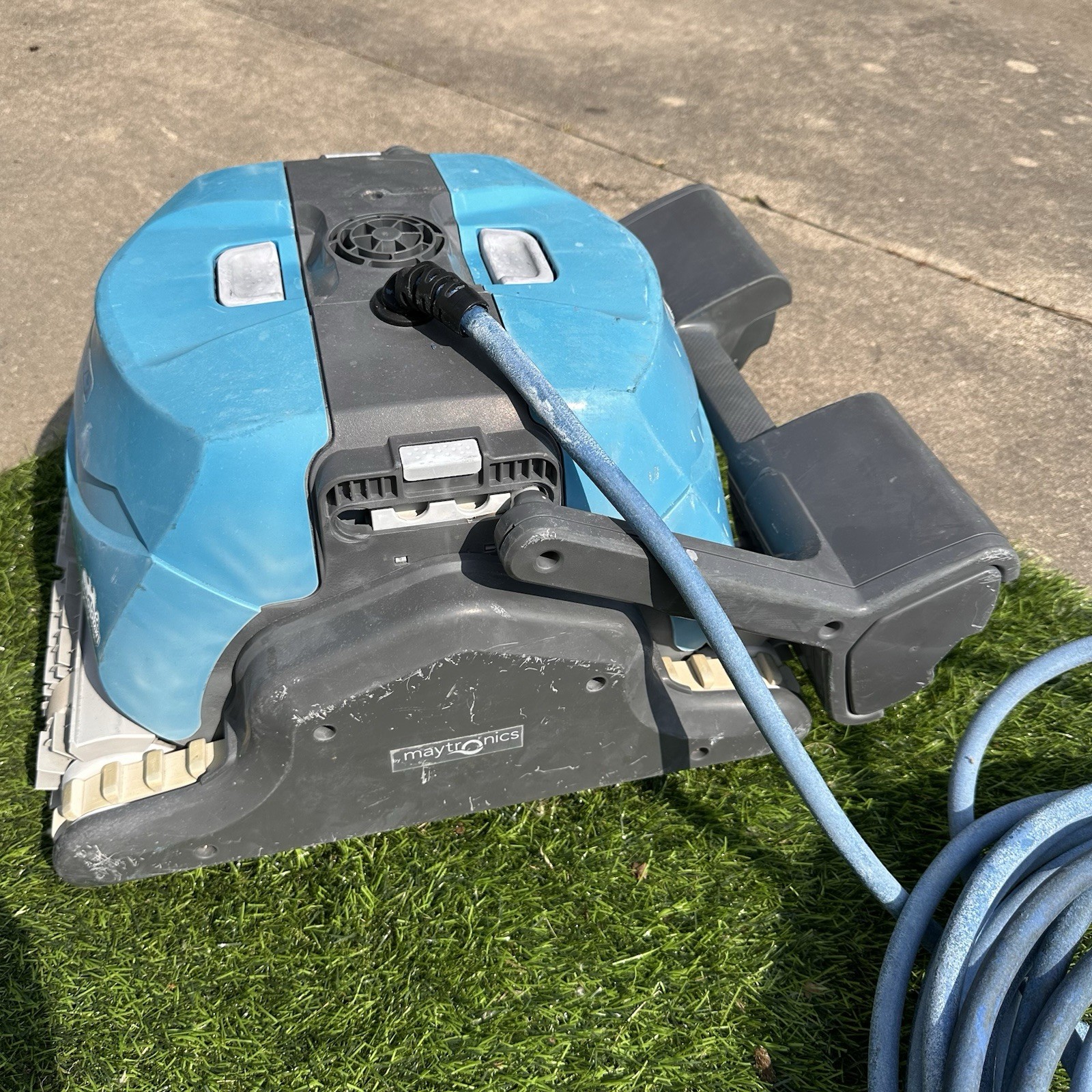 Maytronics Dolphin Oasis Z5i Robotic Pool Cleaner with WiFi UNTESTED
