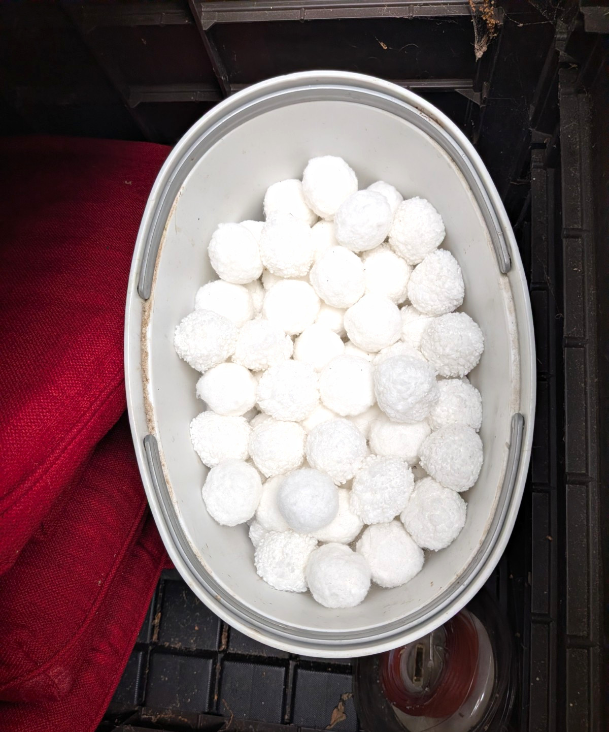 Reusable Washable Pool Filter Balls, White Polyethylene Media, 700g, 2 in