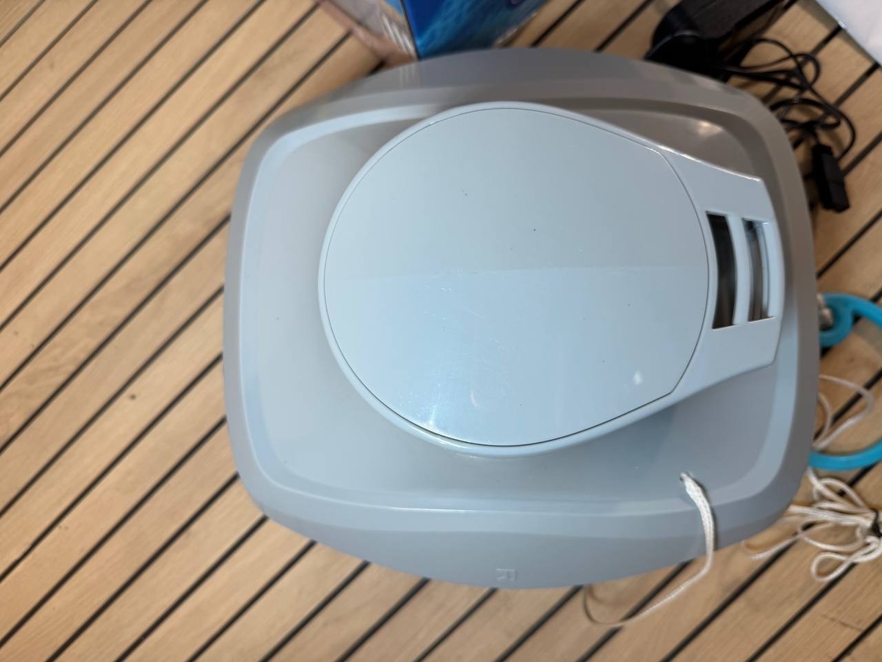 Core Innovations Robotic Pool Vacuum Cleaner CRPV750 Rechargeable 45Min 2x2L