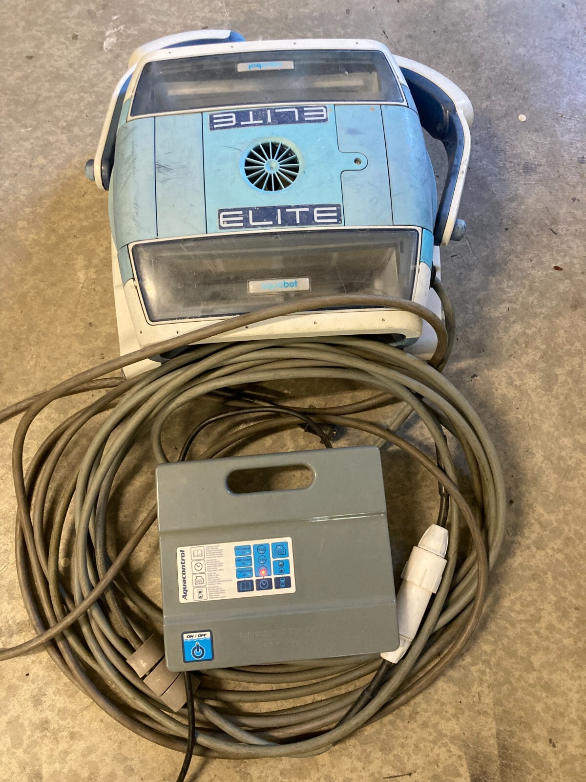 Aquabot Elite pool robot for parts or repair includes working power supply