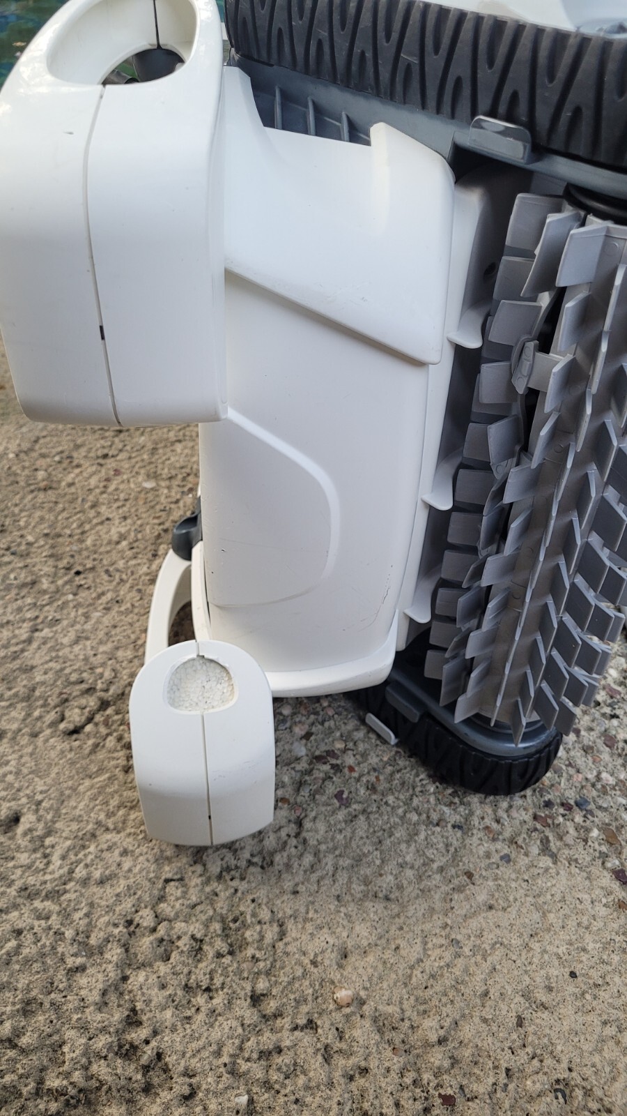 The Polaris Zodiac P825 Robotic Pool Cleaner (WR000044) for PARTS
