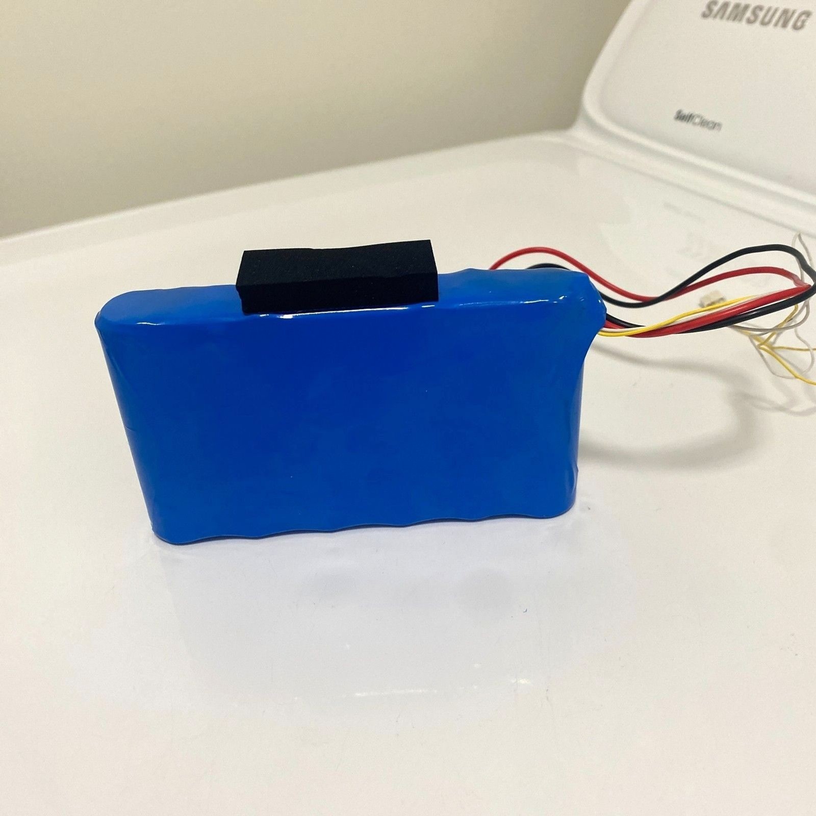 WYBOT C1 – Li-ion Battery Cordless Robotic Pool Cleaner 21.6v