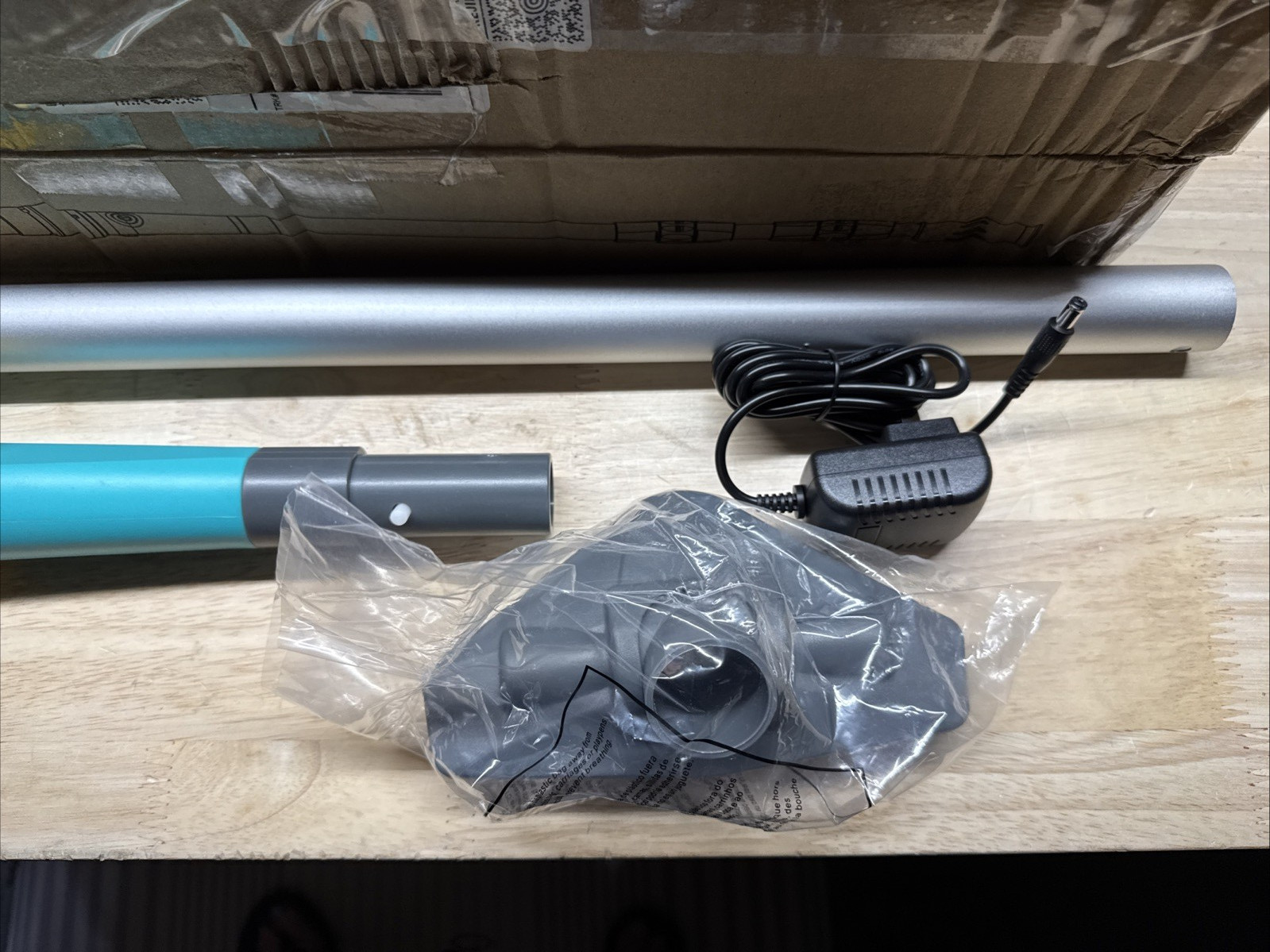 Handheld Pool Vacuum Cordless Rechargeable Pool Cleaner Extension Poles 5.2ft
