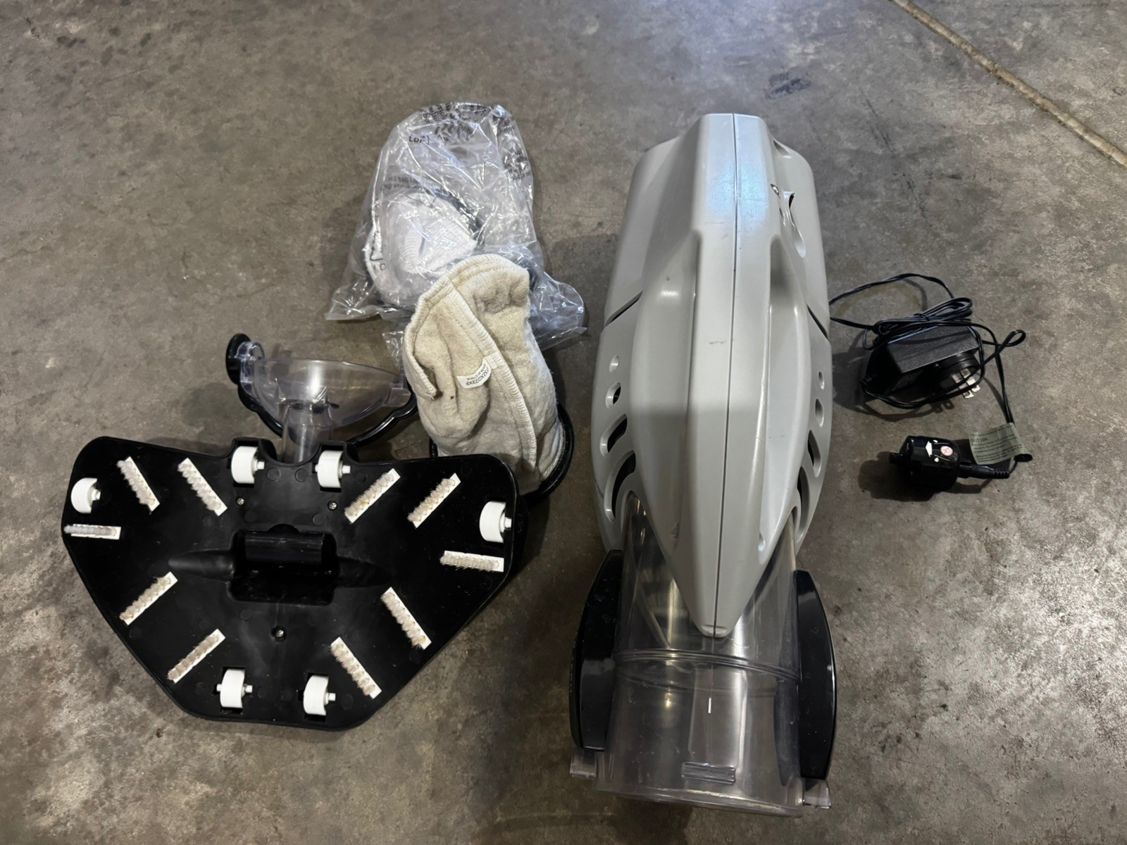 Water Tech Volt FX-8LI Battery Powered Vacuum