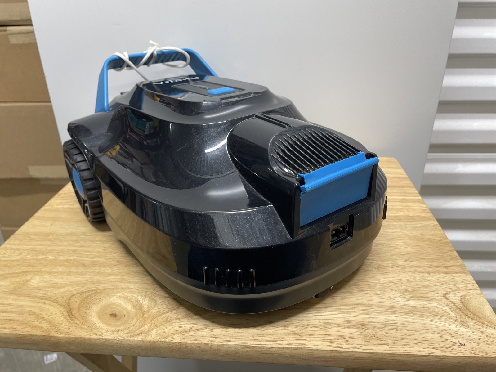 2024 New Upgraded Robotic Pool Vacuum, Cordless Robotic Pool Cleaner
