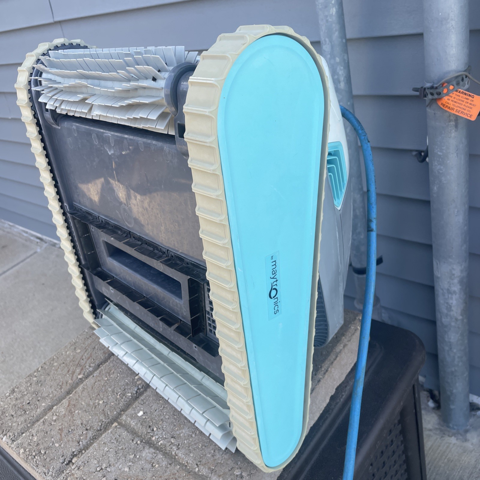 Maytronics Dolphin Active 20 Pool Cleaner Robot – No power Supply- no filter