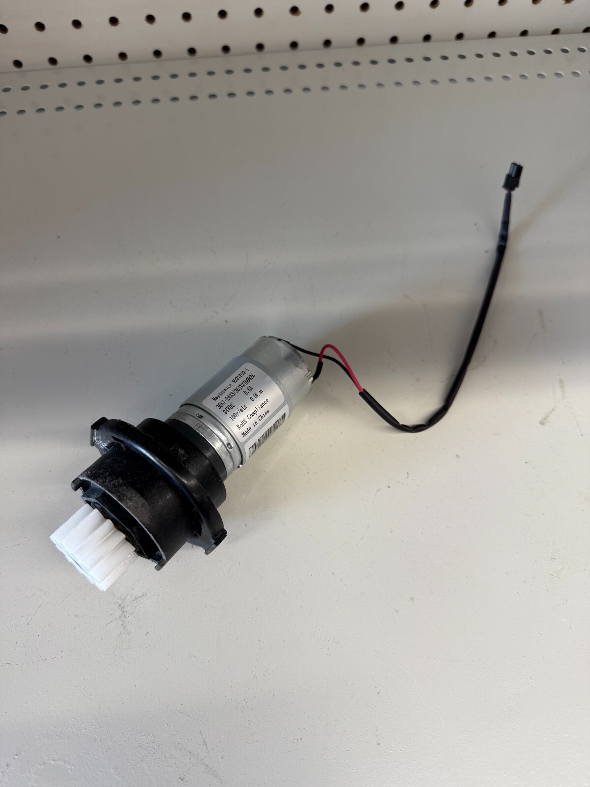 Maytronics / Dolphin P/N 5521259-1Proteus DX3 Cleaner Drive Motor ( Used )