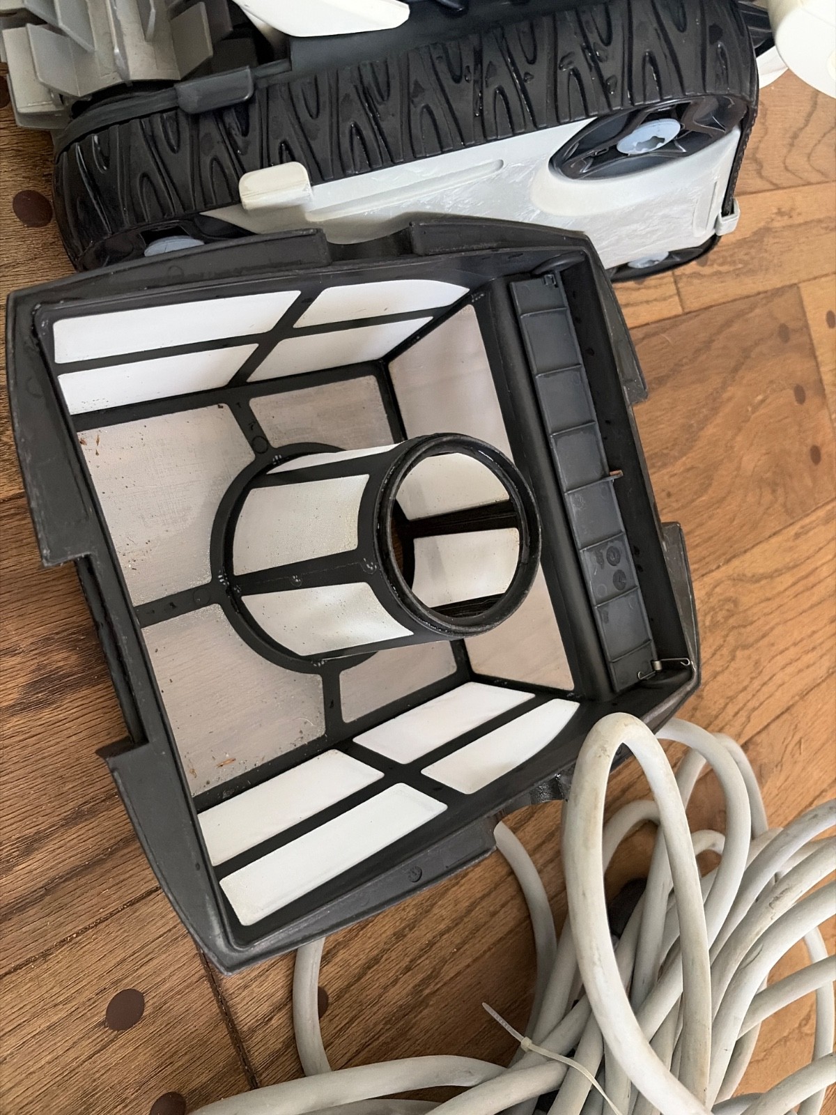The Polaris Zodiac P825 Robotic Pool Cleaner EM2701