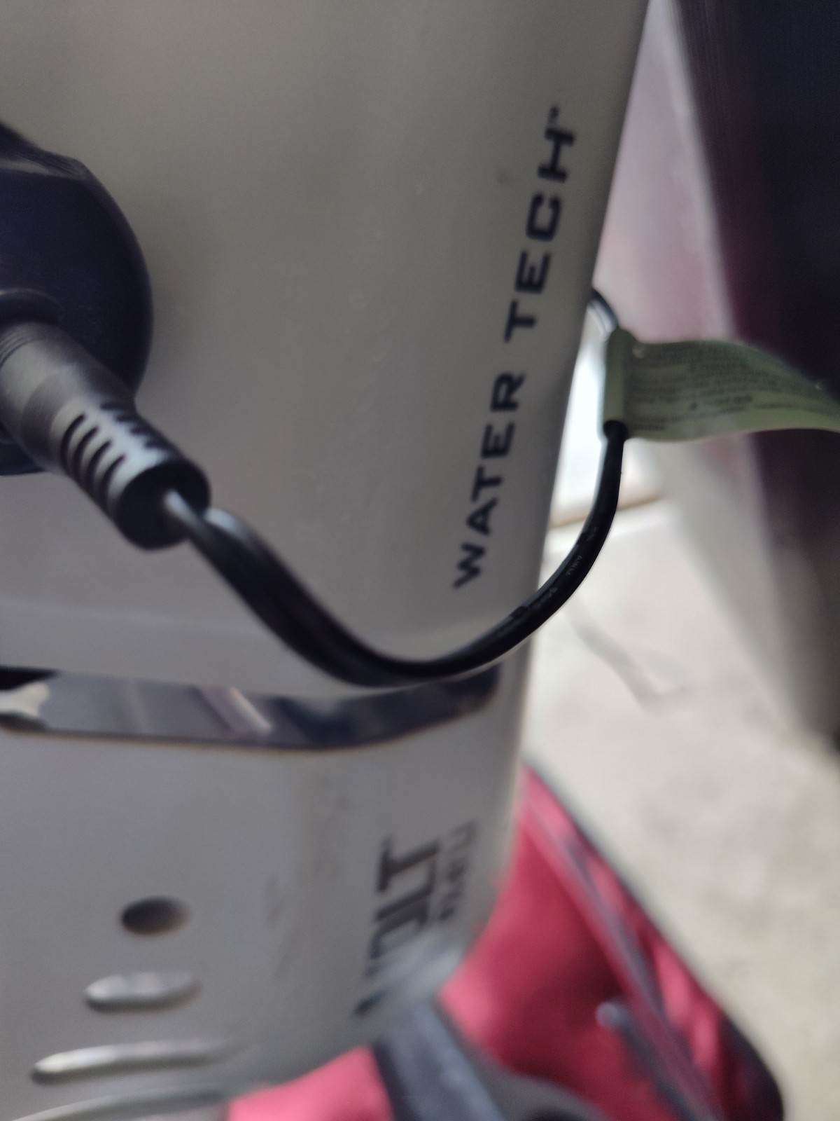Volt Fx8 Li Pool Vacuum Untested, For Parts, Repair or Use. As Is In Pictures